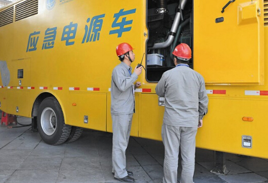 德庆如何清理被灰尘覆盖的机油散热器？